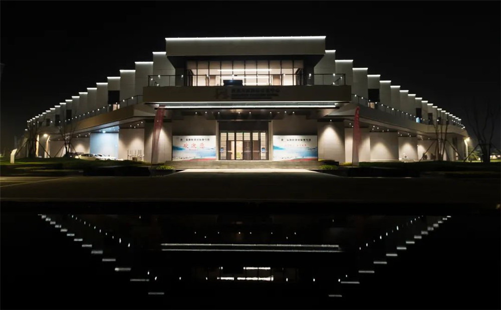 夜幕下的鄱阳湖生态文明会展中心